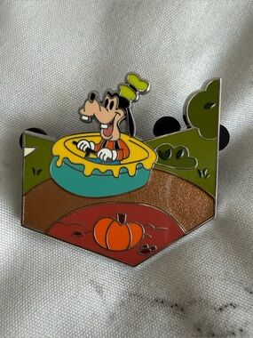 Disney | NWOT Goofy Winnie the Pooh Pin